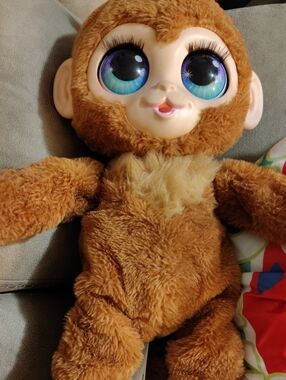 furReal Pet with Big Blue Eyes - Brown
